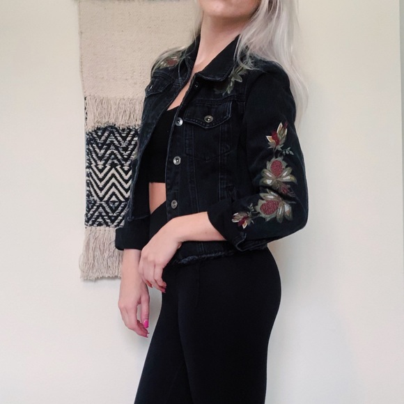 Distressed Edge Cropped Jean Jacket - Picture 3 of 6